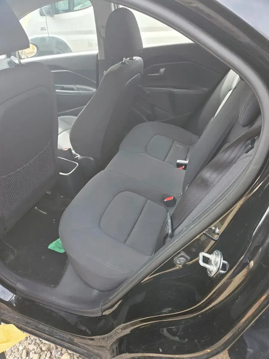 Gebraucht Kia Rio 84 PS (61 kW) 2014 Schwarz Kleinwagen