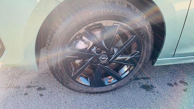 Gebraucht Opel Corsa 101 PS (74 kW) 2025 Grün Kleinwagen