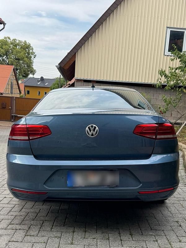 Gebraucht VW Passat 150 PS (110 kW) 2016 Blau Limousine