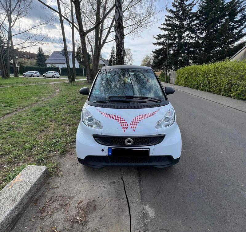 Weiß Gebraucht 2013 Smart ForTwo Coupé Kleinwagen | 2.999 € (Guter Preis) - Bild 1/4