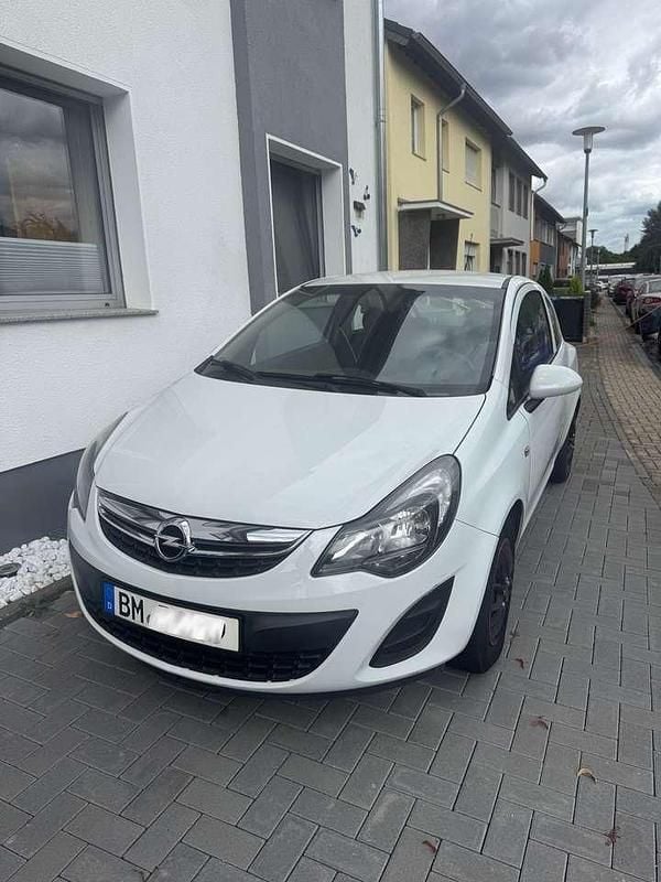 Weiß Gebraucht 2014 Opel Corsa Edition Limousine | 3.900 € (Guter Preis) - Bild 1/4