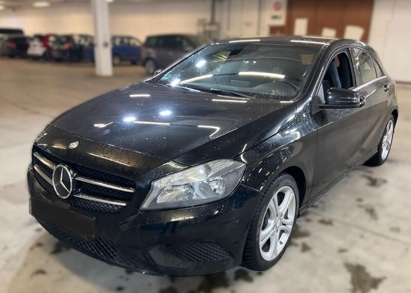 Schwarz Gebraucht 2015 Mercedes A180 Kleinwagen | 17.500 € (Fairer Preis) - Bild 1/4