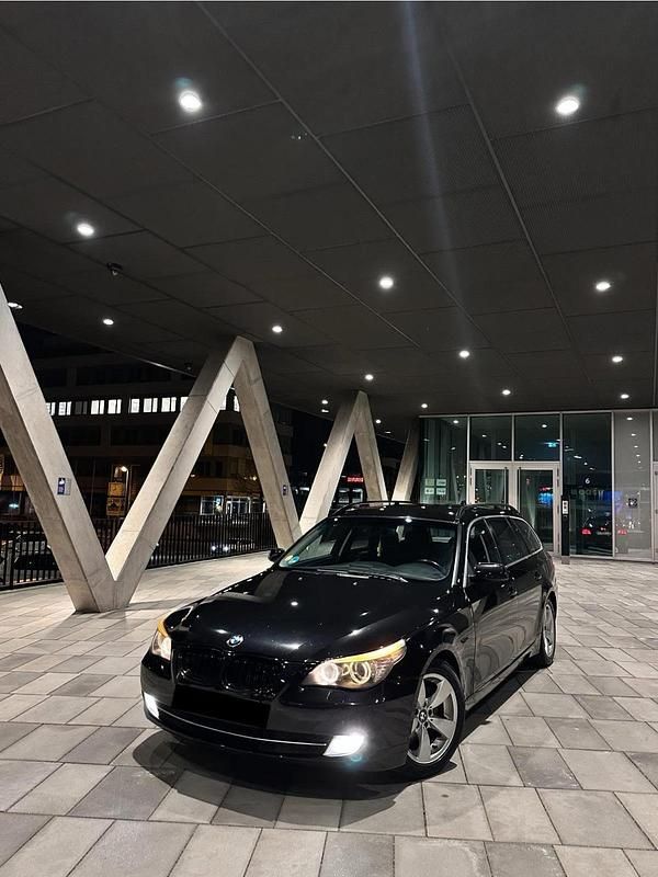 Gebraucht BMW 530 235 PS (172 kW) 2009 Schwarz Kombi