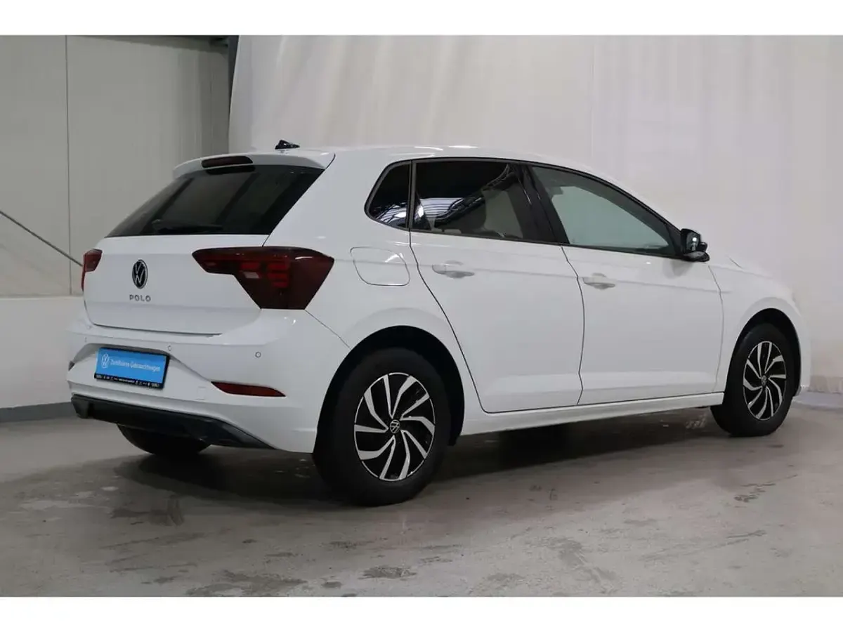 Gebraucht VW Polo Life 95 PS (69 kW) 2023 Weiß Kleinwagen