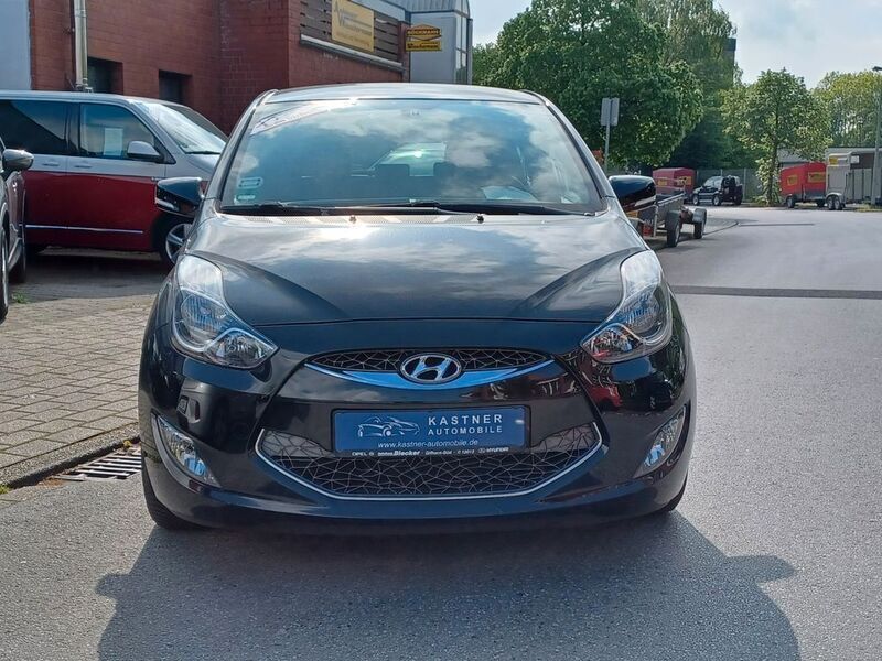 Schwarz Gebraucht 2012 Hyundai ix20 Van / Kleinbus | 6.990 € (Fairer Preis) - Bild 1/4