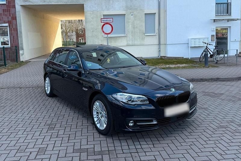 Gebraucht BMW 530 258 PS (189 kW) 2015 Blau Kombi