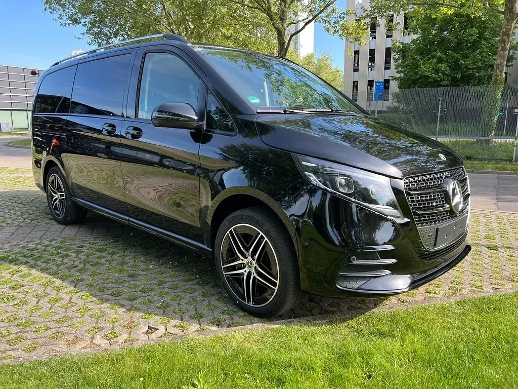 Second-hand Mercedes V300 Avantgarde 237 CP (174 kW) 2025 Negru Monovolum
