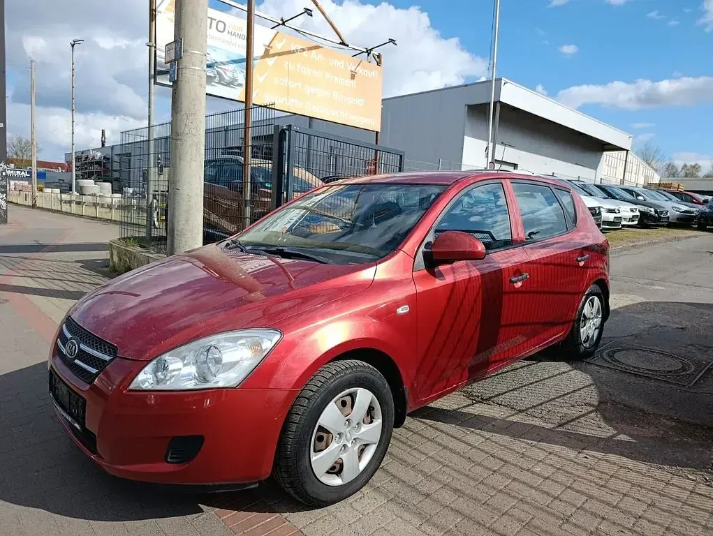 Gebraucht Kia Ceed 109 PS (80 kW) 2009 Rot Kleinwagen