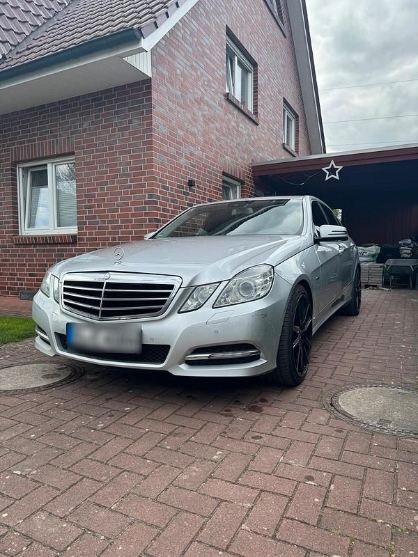 Second-hand Mercedes E300 Avantgarde 231 CP (169 kW) 2011 Argintiu Berlinǎ