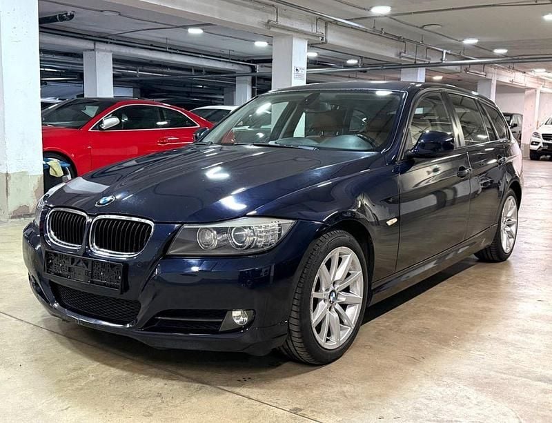 Blau Gebraucht 2009 BMW 320 Kombi | 6.999 € (Fairer Preis) - Bild 1/4