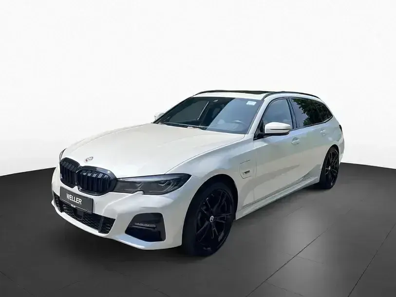 Gebraucht BMW 330e M Sport 292 PS (214 kW) 2022 Weiß Limousine