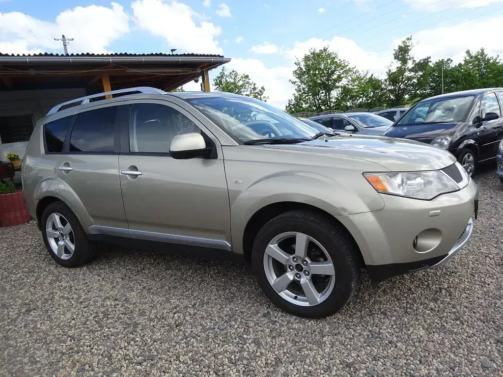 Gebraucht Mitsubishi Outlander Intense 156 PS (114 kW) 2010 Beige SUV