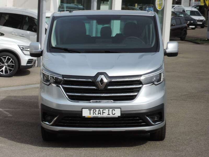 Gebraucht Renault Trafic Life 150 PS (110 kW) 2024 Highlandsilber Van / Kleinbus