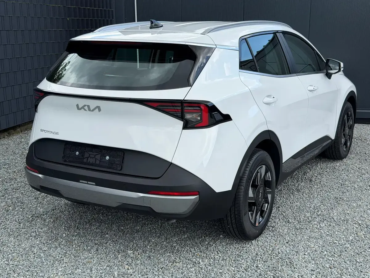 Neu Kia Sportage Silver 179 PS (131 kW) 2026 Deluxe white SUV