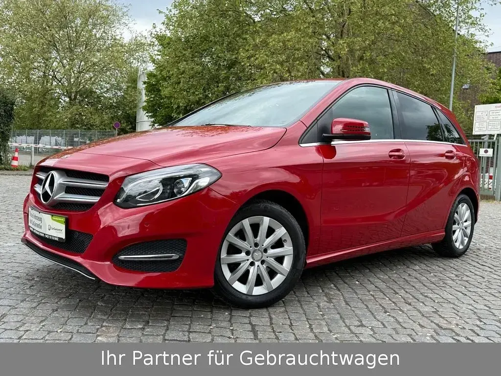 Gebraucht Mercedes B200 136 PS (100 kW) 2018 Rot Van / Kleinbus