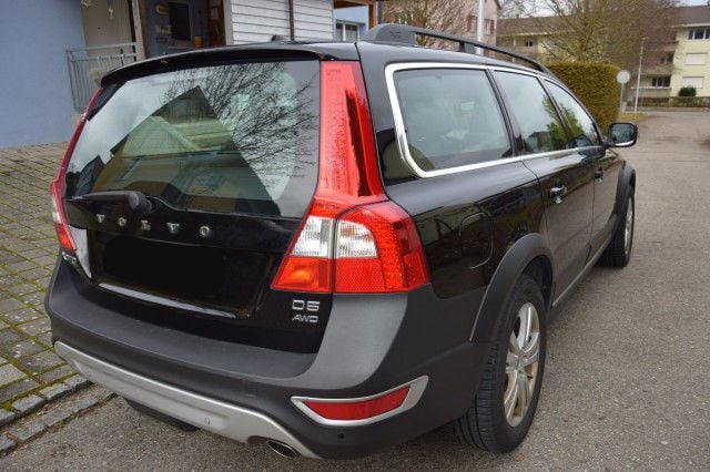 Gebraucht Volvo XC70 Summum 215 PS (158 kW) 2011 Schwarz metallic SUV