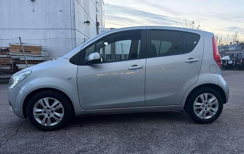 Gebraucht Opel Agila Edition 94 PS (69 kW) 2012 Stahlsilber/steel silver Kleinwagen