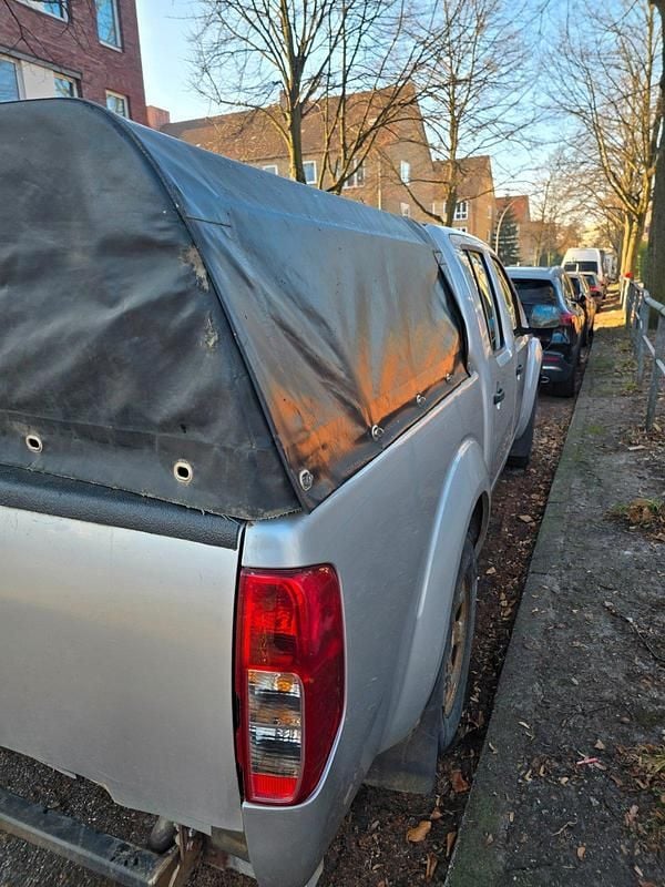 Gebraucht Nissan Navara 174 PS (127 kW) 2005 Silber Pickup