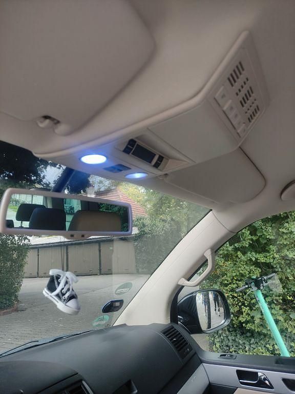 Second-hand VW Multivan Highline 179 CP (131 kW) 2012 Negru Monovolum