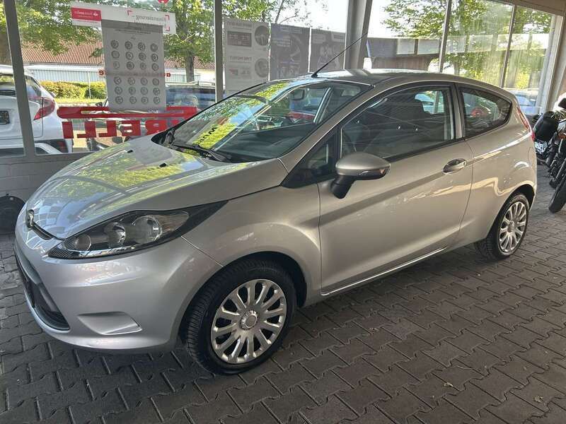 Silber Gebraucht 2010 Ford Fiesta Trend Kleinwagen | 5.350 € (Etwas zu teuer) - Bild 1/4