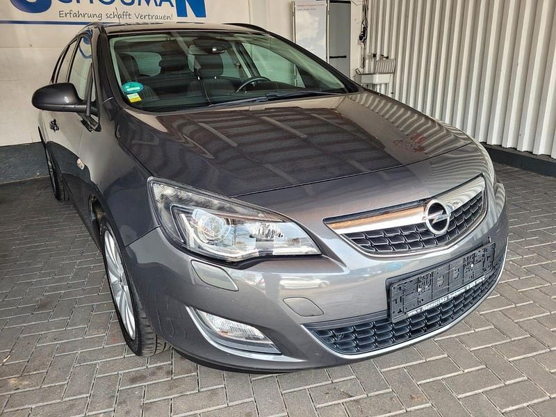 Gebraucht Opel Astra Design Edition 140 PS (102 kW) 2011 Grau Kombi