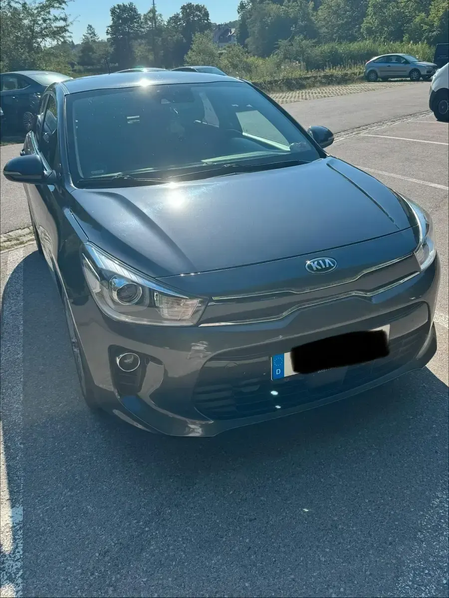 Gebraucht Kia Rio Spirit 99 PS (72 kW) 2017 Grau Limousine