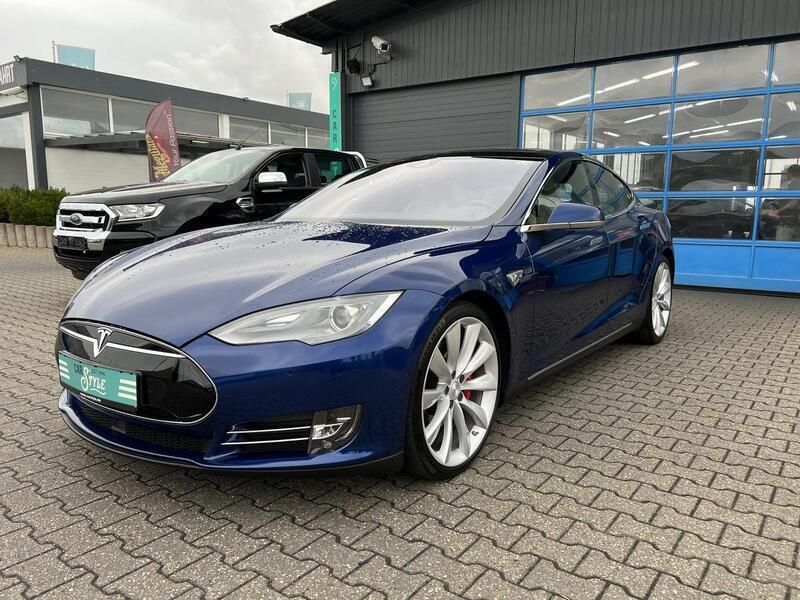 Farbe: blau metallic Gebraucht 2015 Tesla Model S Limousine | 39.610 € - Bild 1/1