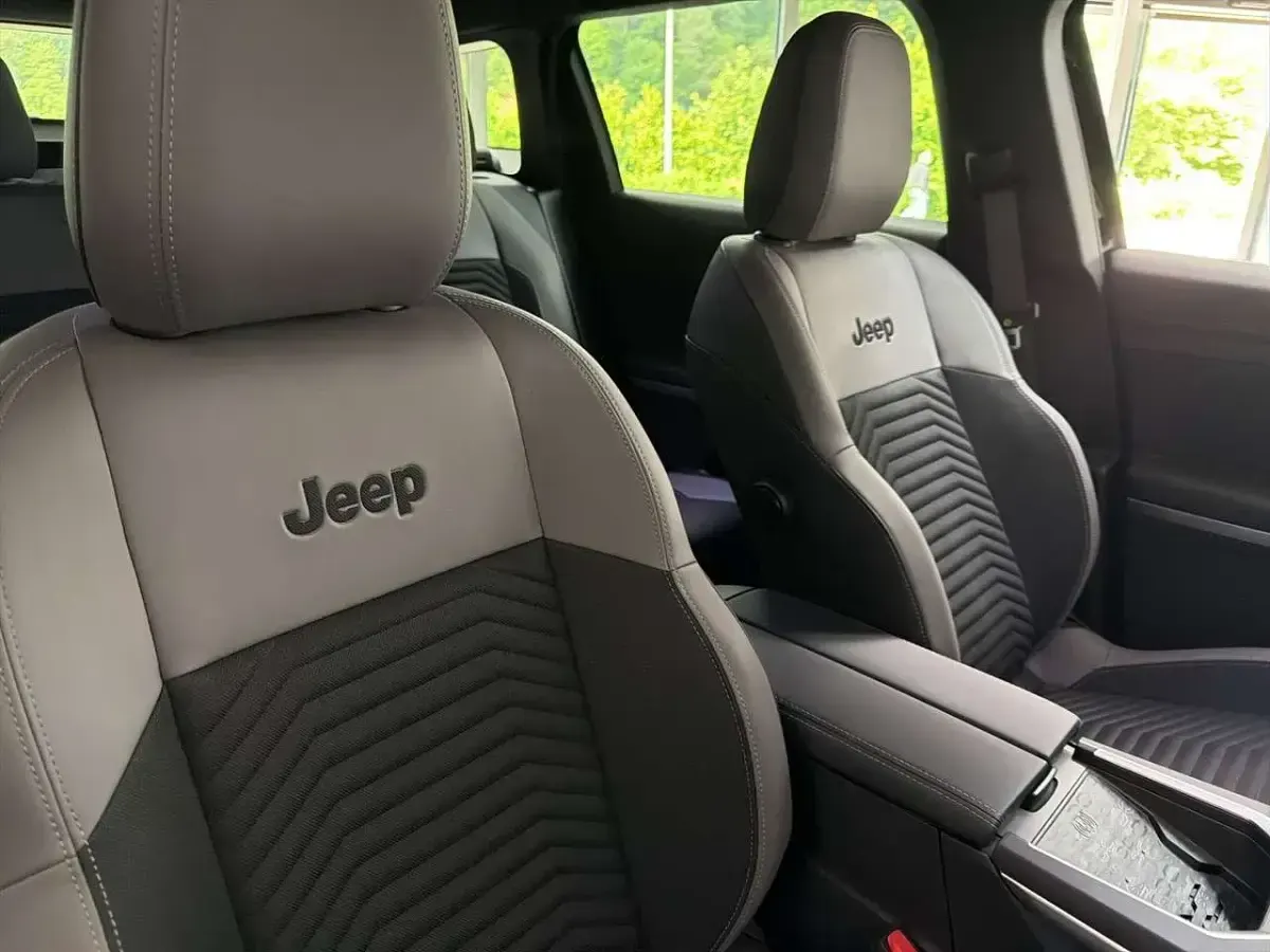 Uusi Jeep Compass 145 HP (106 kW) 2026 Musta Katumaasturi