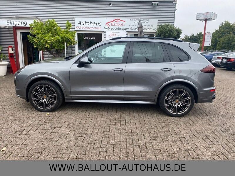 Grau Gebraucht 2016 Porsche Cayenne S Sport SUV | 34.950 € (Superpreis) - Bild 1/4