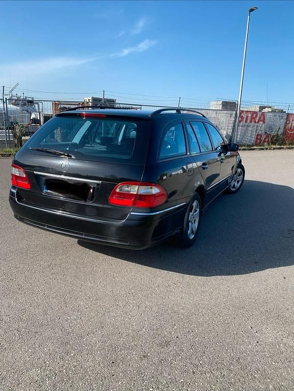 Second-hand Mercedes E280 177 CP (130 kW) 2004 Negru Break