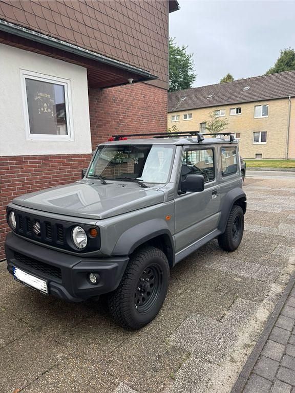 Grau Gebraucht 2023 Suzuki Jimny SUV | 29.000 € (Fairer Preis) - Bild 1/4
