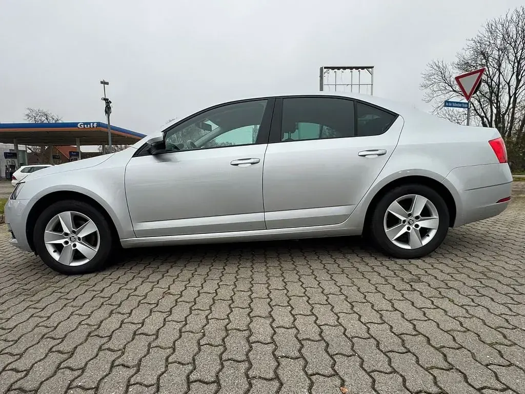 Gebraucht Skoda Octavia Ambition 116 PS (85 kW) 2017 Silber Limousine
