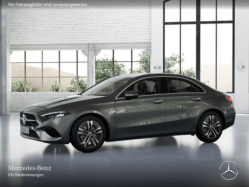 Gebraucht Mercedes A200 Advanced Plus 163 PS (119 kW) 2025 Grau Limousine