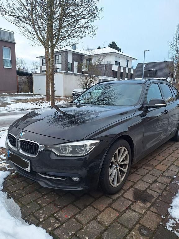 Schwarz Gebraucht 2016 BMW 318 Sport Line Kombi | 12.800 € (Guter Preis) - Bild 1/4