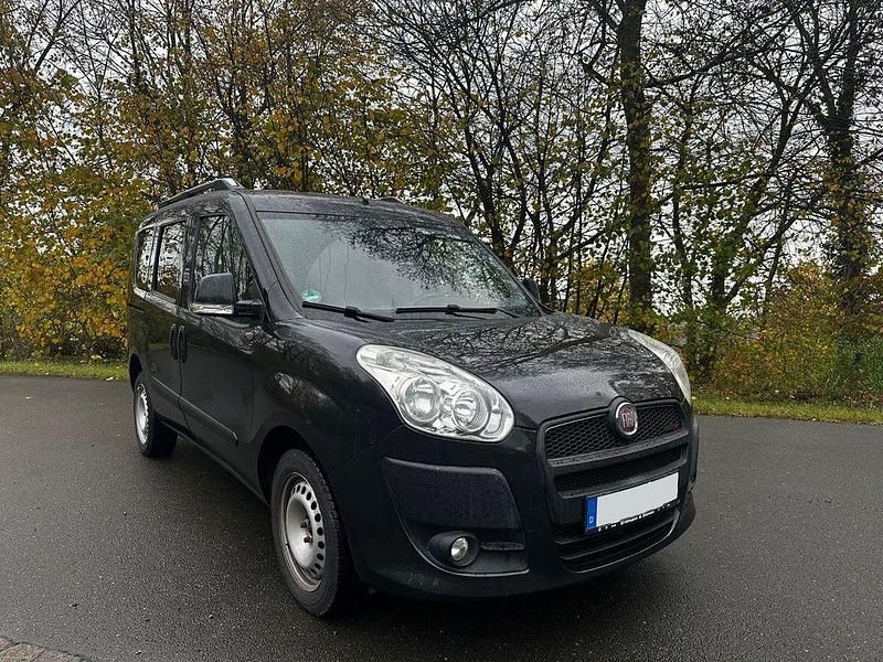 Schwarz Gebraucht 2013 Fiat Doblò Van / Kleinbus | 6.890 € (Fairer Preis) - Bild 1/4