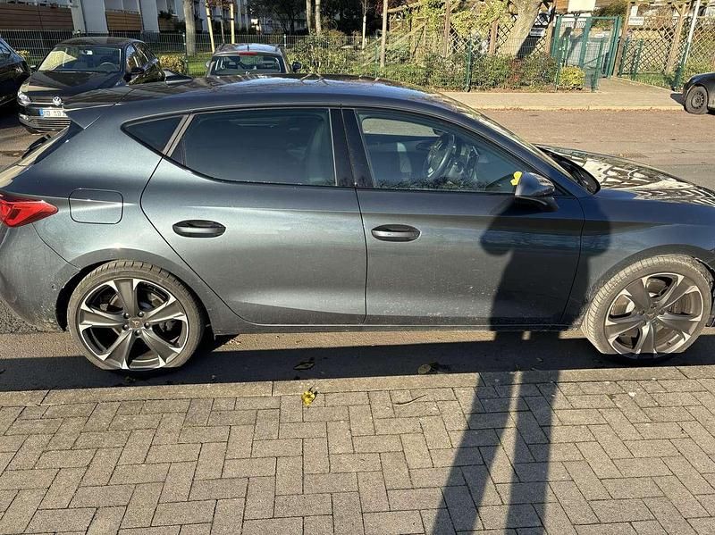 Gebraucht Cupra Leon VZ 245 PS (180 kW) 2022 Grau Kleinwagen