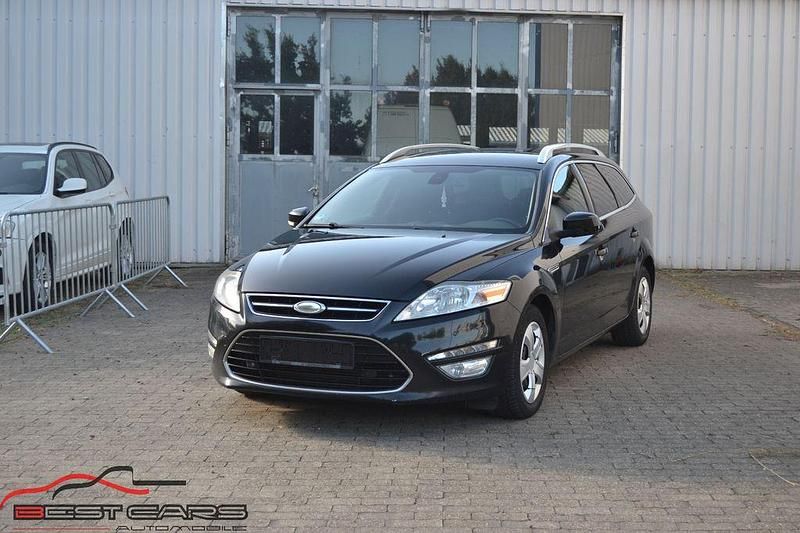 Schwarz Gebraucht 2011 Ford Mondeo Titanium Limousine | 2.450 € - Bild 1/4