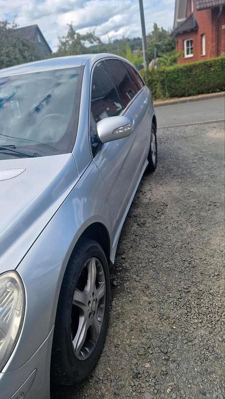 Silber Gebraucht 2006 Mercedes R320 Van / Kleinbus | 3.720 € (Superpreis) - Bild 1/4
