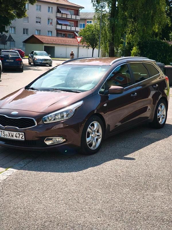 Braun Gebraucht 2013 Kia Ceed Kombi | 6.500 € - Bild 1/4