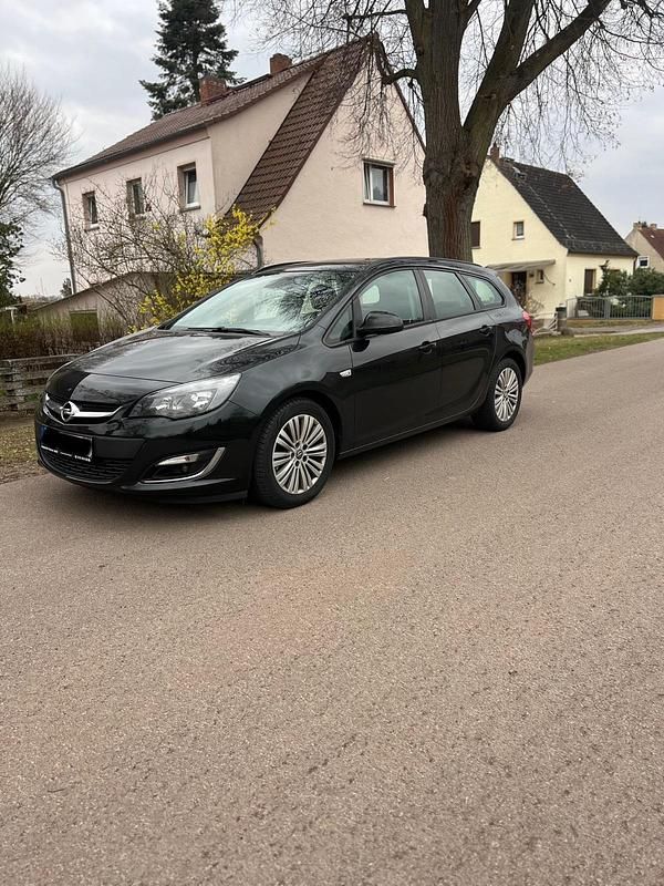 Gebraucht Opel Astra 131 PS (96 kW) 2013 Schwarz Kombi
