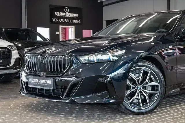 Gebraucht BMW 540 M Sport 303 PS (222 kW) 2025 Andere Limousine