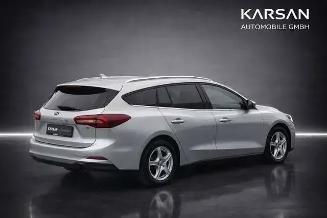 Używany Ford Focus Titanium X 155 KM (114 kW) 2023 Srebrny Sedan/Limuzyna