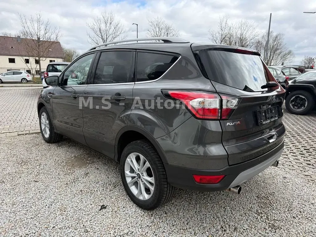 Gebraucht Ford Kuga Titanium 182 PS (133 kW) 2018 Grau SUV