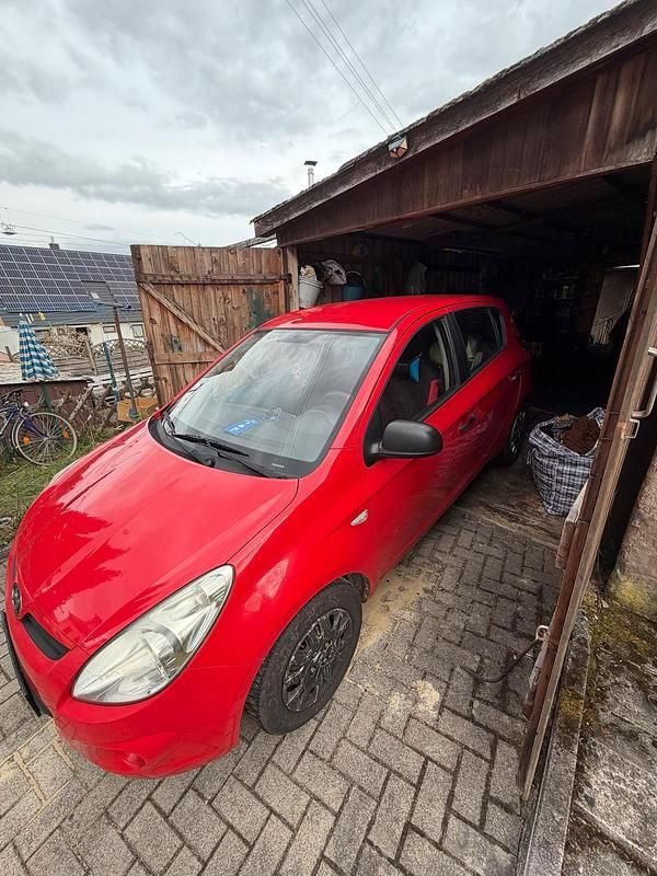 Gebraucht Hyundai i20 77 PS (56 kW) 2009 Rot Kleinwagen