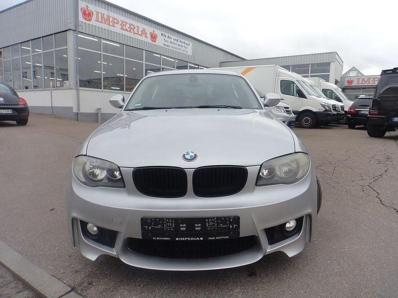 Silber Gebraucht 2010 BMW 116 Sport Line Kleinwagen | 5.199 € (Fairer Preis) - Bild 1/4