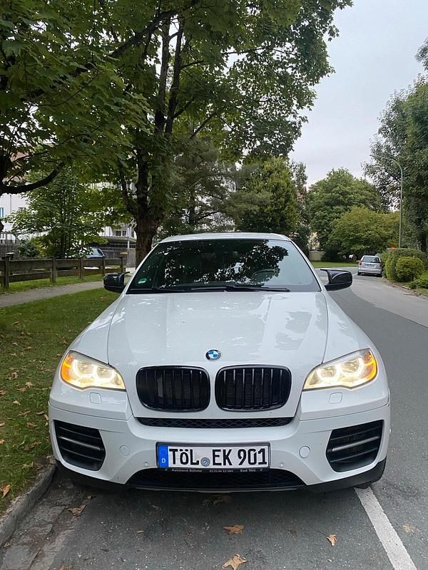 Weiß Gebraucht 2013 BMW X6 M50 SUV | 18.000 € (Fairer Preis) - Bild 1/4