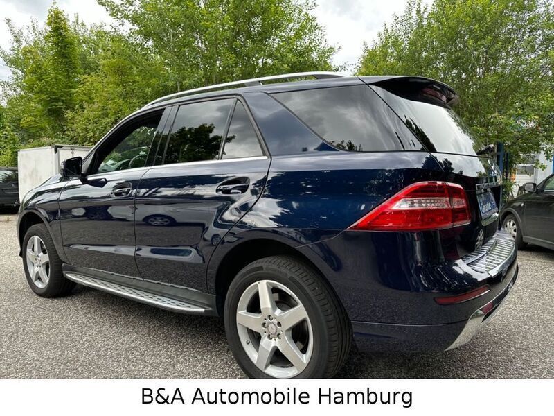 Gebraucht Mercedes ML400 333 PS (244 kW) 2015 Cavansitblau  metalliclack SUV
