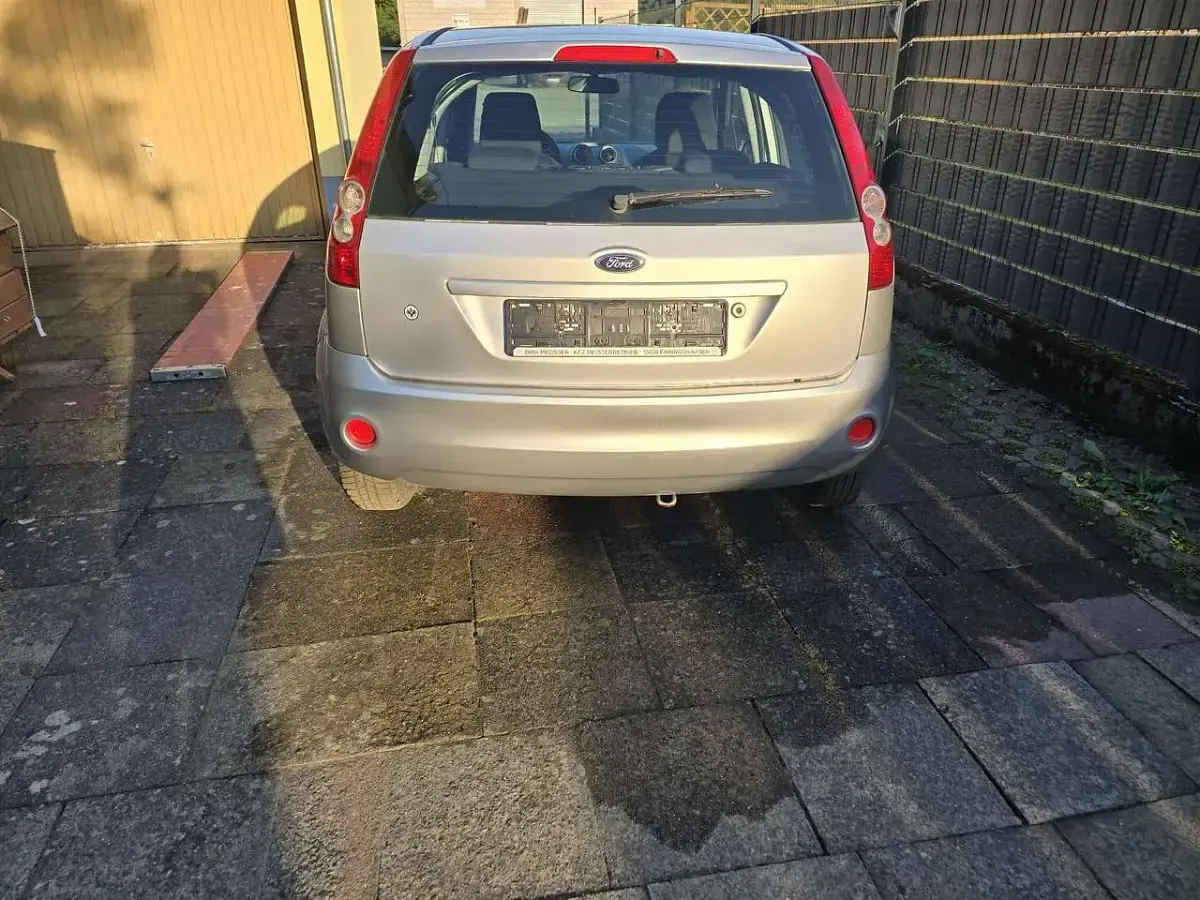 Gebraucht Ford Fiesta 80 PS (58 kW) 2006 Silber Kleinwagen