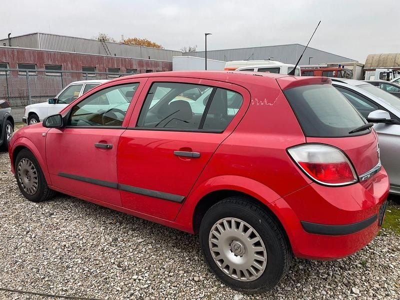 Gebraucht Opel Astra 105 PS (77 kW) 2005 Rot Limousine