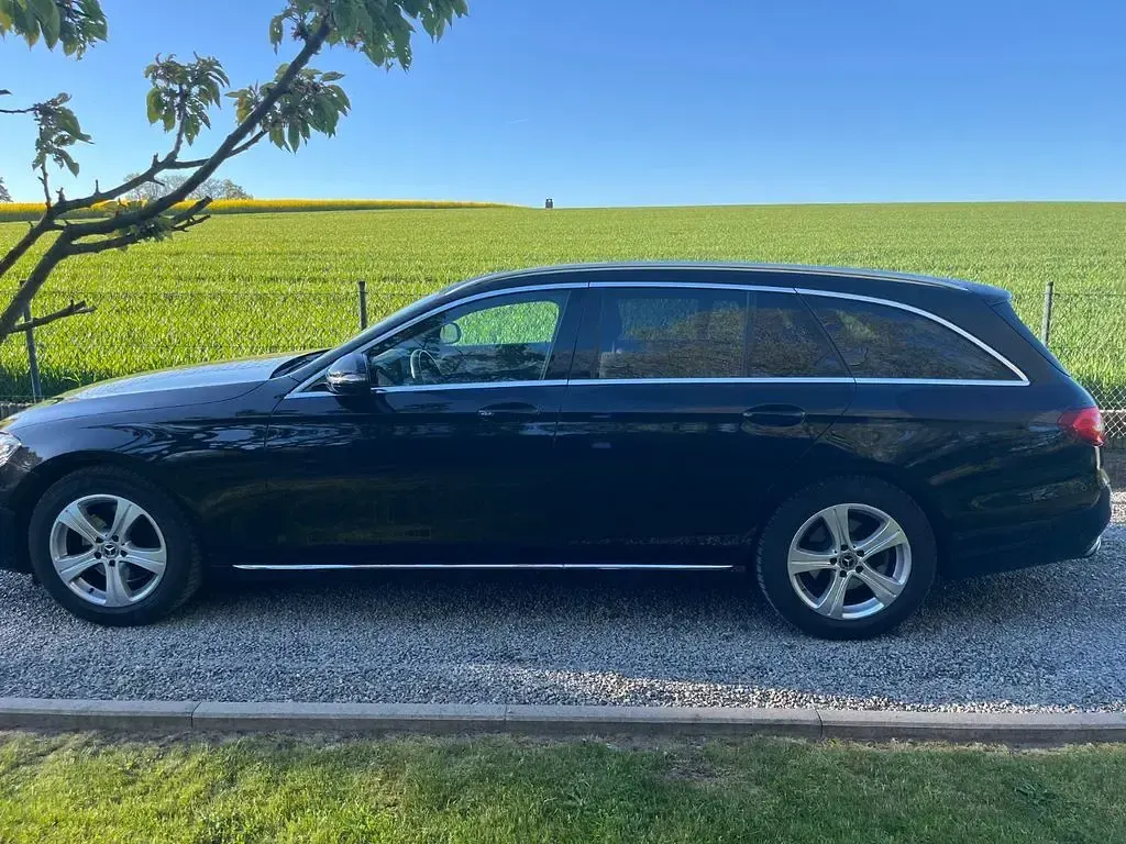 Gebraucht Mercedes E220 194 PS (142 kW) 2019 Schwarz Limousine